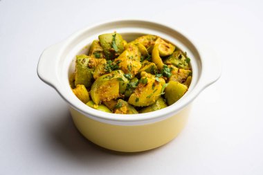 Hint usulü Tinda veya Tinde ki Sabzi Hint kabağı, yuvarlak kavun, Hint yuvarlak kabağı veya Hint bebek kabağı, doldurulmuş, karıştırılmış kuru veya köri tarifi olarak da bilinir.