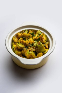 Hint usulü Tinda veya Tinde ki Sabzi Hint kabağı, yuvarlak kavun, Hint yuvarlak kabağı veya Hint bebek kabağı, doldurulmuş, karıştırılmış kuru veya köri tarifi olarak da bilinir.