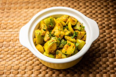 Hint usulü Tinda veya Tinde ki Sabzi Hint kabağı, yuvarlak kavun, Hint yuvarlak kabağı veya Hint bebek kabağı, doldurulmuş, karıştırılmış kuru veya köri tarifi olarak da bilinir.