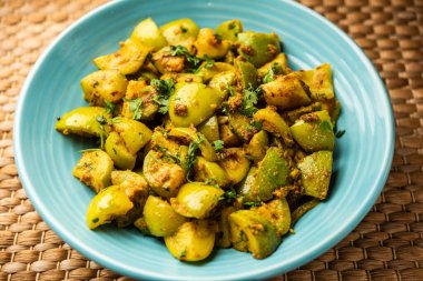 Hint usulü Tinda veya Tinde ki Sabzi Hint kabağı, yuvarlak kavun, Hint yuvarlak kabağı veya Hint bebek kabağı, doldurulmuş, karıştırılmış kuru veya köri tarifi olarak da bilinir.