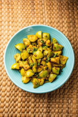 Hint usulü Tinda veya Tinde ki Sabzi Hint kabağı, yuvarlak kavun, Hint yuvarlak kabağı veya Hint bebek kabağı, doldurulmuş, karıştırılmış kuru veya köri tarifi olarak da bilinir.