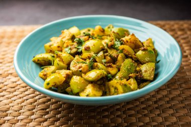 Hint usulü Tinda veya Tinde ki Sabzi Hint kabağı, yuvarlak kavun, Hint yuvarlak kabağı veya Hint bebek kabağı, doldurulmuş, karıştırılmış kuru veya köri tarifi olarak da bilinir.