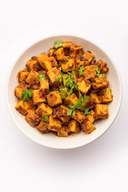 Hint usulü Suran sabzi ya da Jimikand sabji Fil Ayağı Yam ya da Ole kızartma tarifi olarak da bilinir.