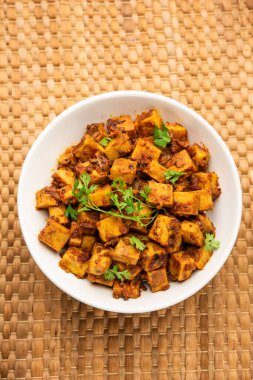 Hint usulü Suran sabzi ya da Jimikand sabji Fil Ayağı Yam ya da Ole kızartma tarifi olarak da bilinir.