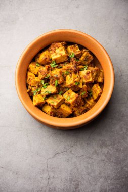 Hint usulü Suran sabzi ya da Jimikand sabji Fil Ayağı Yam ya da Ole kızartma tarifi olarak da bilinir.