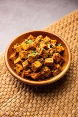 Hint usulü Suran sabzi ya da Jimikand sabji Fil Ayağı Yam ya da Ole kızartma tarifi olarak da bilinir.