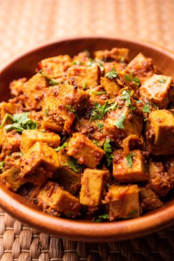 Hint usulü Suran sabzi ya da Jimikand sabji Fil Ayağı Yam ya da Ole kızartma tarifi olarak da bilinir.