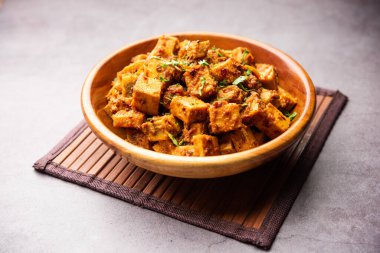 Hint usulü Suran sabzi ya da Jimikand sabji Fil Ayağı Yam ya da Ole kızartma tarifi olarak da bilinir.