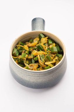 Bhindi do pyaza, bamya ya ya da bayanların parmak uçlarından, baharatlardan, otlardan ve soğanlardan oluşan bir restoran türüdür.