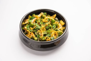 Bhindi do pyaza, bamya ya ya da bayanların parmak uçlarından, baharatlardan, otlardan ve soğanlardan oluşan bir restoran türüdür.