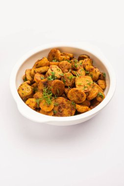 Kızarmış taro köklerini karıştır. Arbi ki sabji, ghuiya masala curry Sabzi veya arvi dum Masala. Kişniş ile süslenmiş