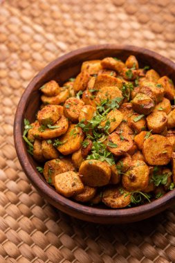 Kızarmış taro köklerini karıştır. Arbi ki sabji, ghuiya masala curry Sabzi veya arvi dum Masala. Kişniş ile süslenmiş