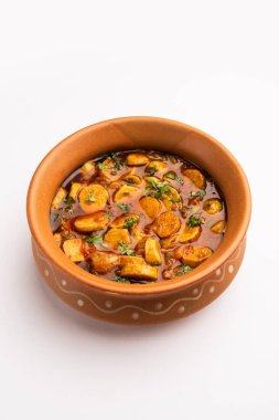 Kızarmış taro köklerini karıştır. Arbi ki sabji, ghuiya masala curry Sabzi veya arvi dum Masala. Kişniş ile süslenmiş