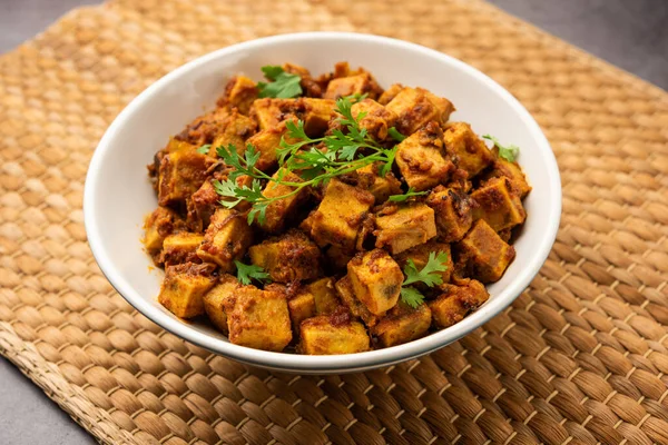 Hint usulü Suran sabzi ya da Jimikand sabji Fil Ayağı Yam ya da Ole kızartma tarifi olarak da bilinir.