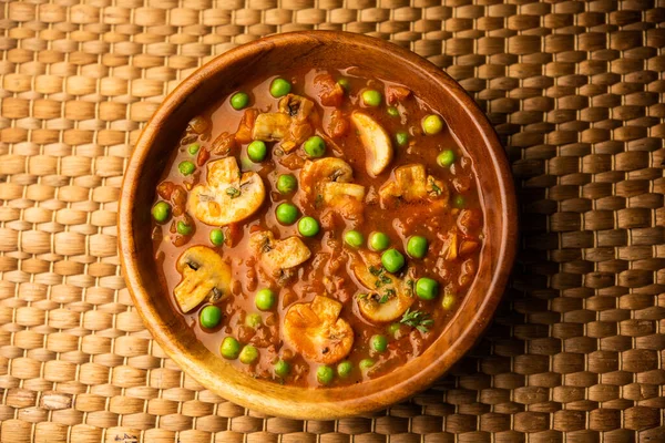 Mushroom Pea Curry Roasted Garlic Indian Food Served Bowl — Fotografia de Stock