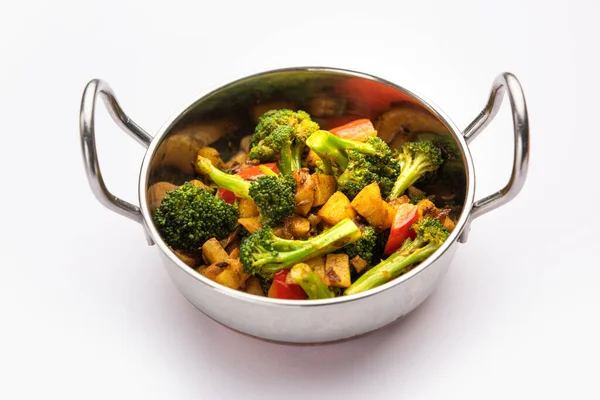 Indian Style Broccoli Aloo Poriyal South Indian Broccoli Potato Stir — Zdjęcie stockowe