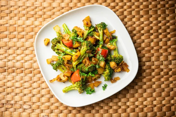 Indiase Stijl Broccoli Aloo Poriyal Zuid Indiase Broccoli Aardappel Roer — Stockfoto