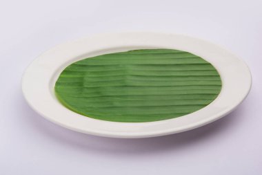 boş tabak muz yaprağı üzerinde yemek veya konu Düzenle