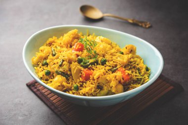 Tahri, tehri, tehiri veya tahari, karışık sebze ve pirinç kullanarak yapılan bir Hint tenceresidir.