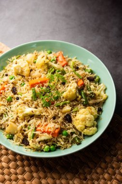 Tahri, tehri, tehiri veya tahari, karışık sebze ve pirinç kullanarak yapılan bir Hint tenceresidir.