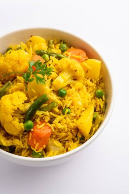 Tahri, tehri, tehiri veya tahari, karışık sebze ve pirinç kullanarak yapılan bir Hint tenceresidir.