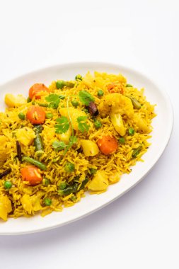 Tahri, tehri, tehiri veya tahari, karışık sebze ve pirinç kullanarak yapılan bir Hint tenceresidir.