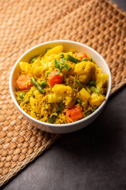 Tahri, tehri, tehiri veya tahari, karışık sebze ve pirinç kullanarak yapılan bir Hint tenceresidir.