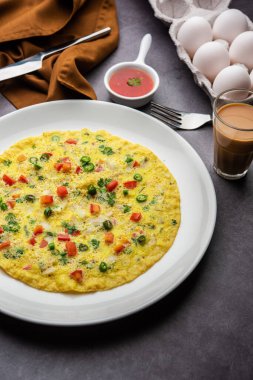 Hint Baharatlı Masala Omleti. Taze sebze ve sağlıklı yemekle dolu.