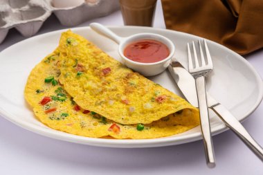 Hint Baharatlı Masala Omleti. Taze sebze ve sağlıklı yemekle dolu.