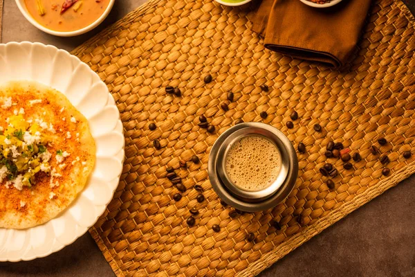 Південно Індійська Фільтерна Кава Подається Традиційній Латунній Або Нержавіючій Чашці — стокове фото