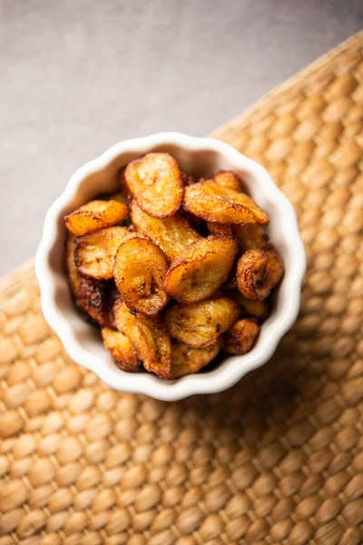 Deep Fried Ripe Plantain Slices Pake Kele Fried Chips Bowl — ストック写真