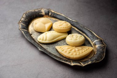 Sandesh ya da shondesh, Bengal, Hindistan 'da bulunan bir tatlı türüdür.