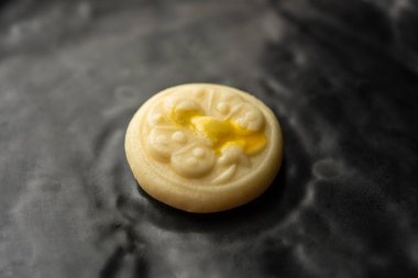 Sandesh ya da shondesh, Bengal, Hindistan 'da bulunan bir tatlı türüdür.