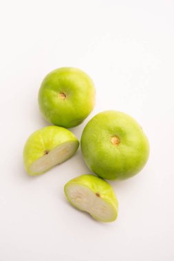 Çiğ Tinda, ayrıca dhemse, elma kabağı, bebek balkabağı, Hint kabağı yuvarlak kavunu da denir.