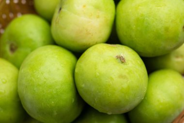 Çiğ Tinda, ayrıca dhemse, elma kabağı, bebek balkabağı, Hint kabağı yuvarlak kavunu da denir.