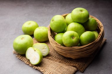 Çiğ Tinda, ayrıca dhemse, elma kabağı, bebek balkabağı, Hint kabağı yuvarlak kavunu da denir.