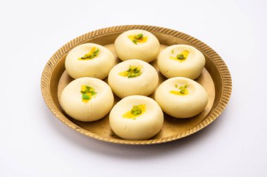 Sandesh ya da shondesh, Bengal, Hindistan 'da bulunan bir tatlı türüdür.
