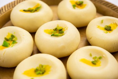 Sandesh ya da shondesh, Bengal, Hindistan 'da bulunan bir tatlı türüdür.