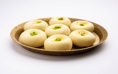 Sandesh ya da shondesh, Bengal, Hindistan 'da bulunan bir tatlı türüdür.