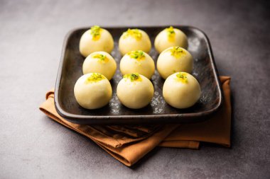 Sandesh ya da shondesh, Bengal, Hindistan 'da bulunan bir tatlı türüdür.