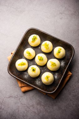 Sandesh ya da shondesh, Bengal, Hindistan 'da bulunan bir tatlı türüdür.