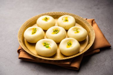 Sandesh ya da shondesh, Bengal, Hindistan 'da bulunan bir tatlı türüdür.