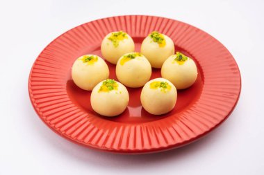 Sandesh ya da shondesh, Bengal, Hindistan 'da bulunan bir tatlı türüdür.