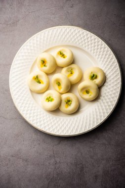 Sandesh ya da shondesh, Bengal, Hindistan 'da bulunan bir tatlı türüdür.