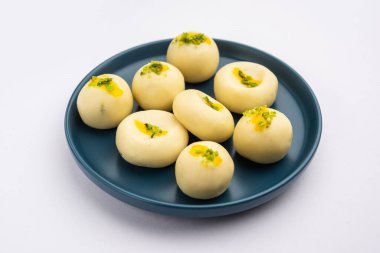 Sandesh ya da shondesh, Bengal, Hindistan 'da bulunan bir tatlı türüdür.