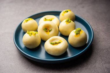 Sandesh ya da shondesh, Bengal, Hindistan 'da bulunan bir tatlı türüdür.