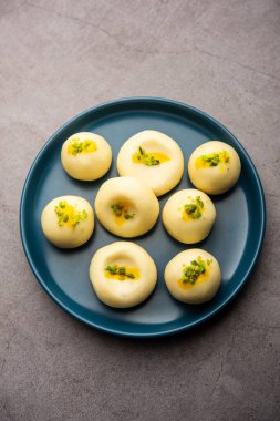 Sandesh ya da shondesh, Bengal, Hindistan 'da bulunan bir tatlı türüdür.