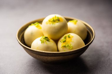 Sandesh ya da shondesh, Bengal, Hindistan 'da bulunan bir tatlı türüdür.