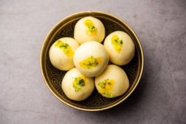 Sandesh ya da shondesh, Bengal, Hindistan 'da bulunan bir tatlı türüdür.