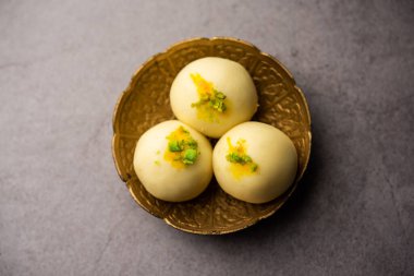 Sandesh ya da shondesh, Bengal, Hindistan 'da bulunan bir tatlı türüdür.